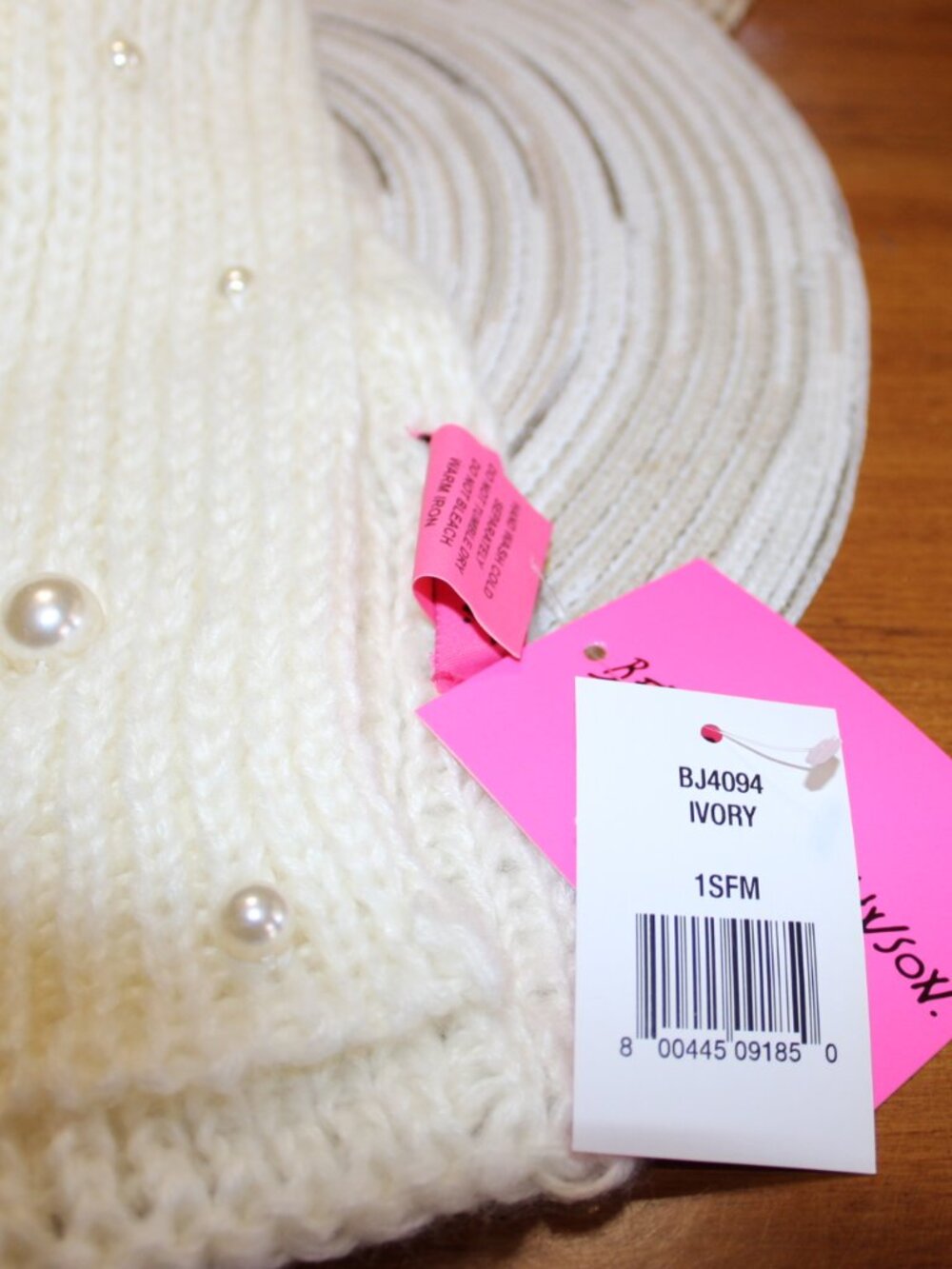 NWT Betsey Johnson Pearl women's Scarf cream color CLASSY!! - Picture 2 of 5